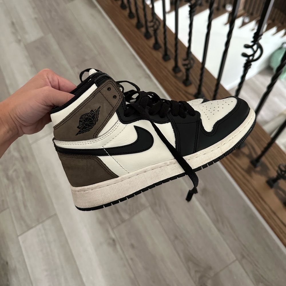 Nike mocha 4y (6wmn)